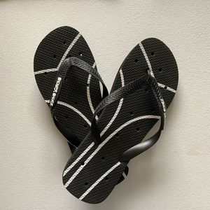 BRAND NEW shower shoez